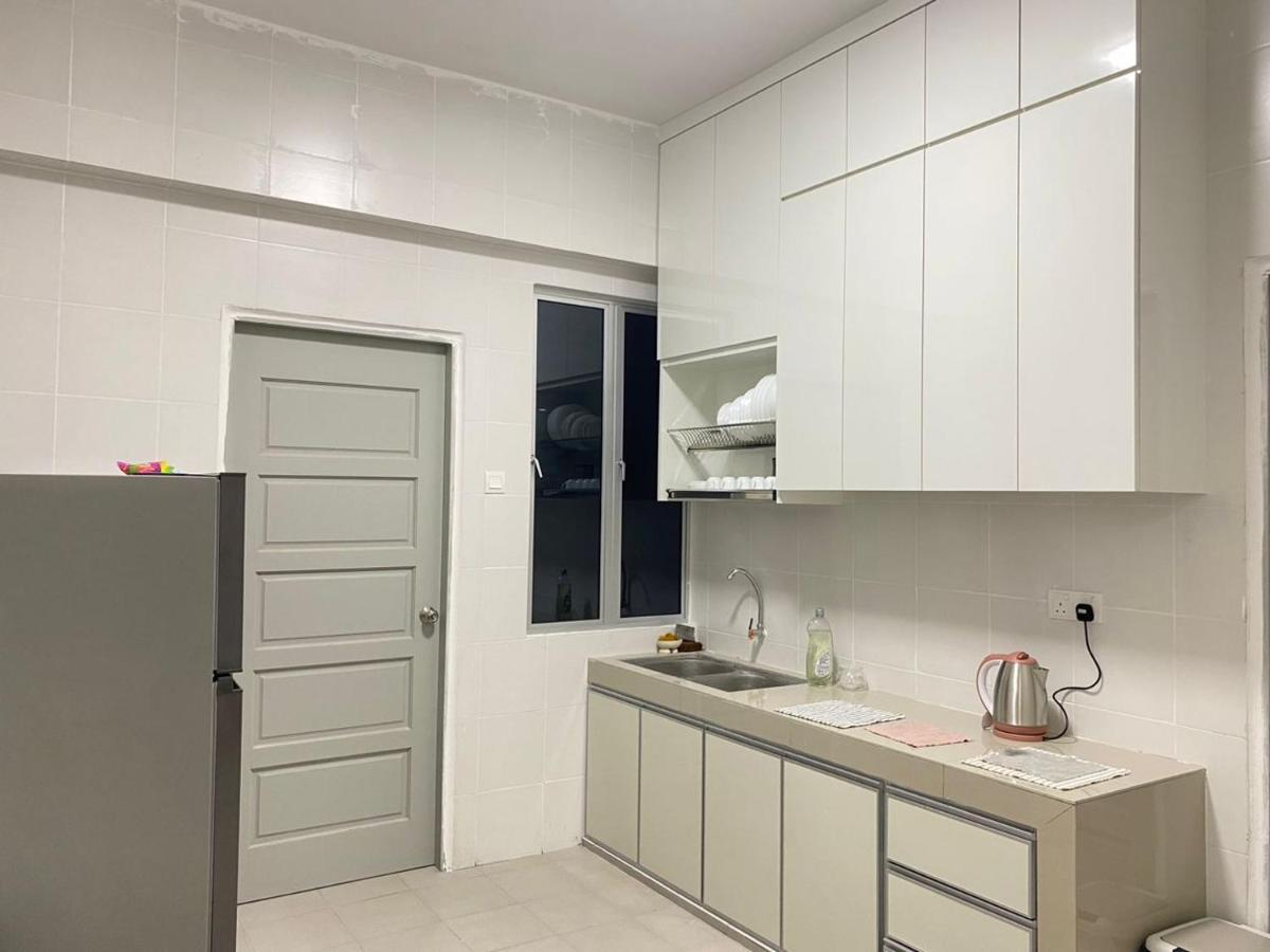 休闲民宿 Leisure Homestay @The Venus Sitiawan Kampong Lumut Kiri Buitenkant foto